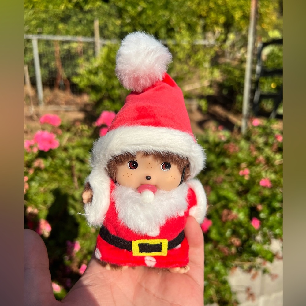 MONQUIQUI SANTA HAT PLUSH KEYCHAIN DOLL